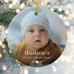 Einfaches First Christmas Baby Foto Keramik Ornament<br><div class="desc">Simple My First Christmas Baby Foto Keramik Ornament ist ein stilvolles,  modernes Urlaubssornament mit Babynamen in klassischer Typografie in Weiß über Ihrem vollformatigen Foto.</div>