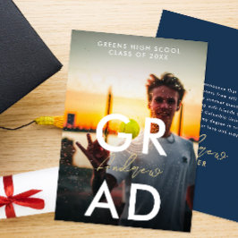 Einfaches Foto des modernen Abschlusses und mutige Ankündigung