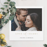 Einfaches Foto für Elegant-Goldtypografie Dankeskarte<br><div class="desc">Dieses schlichte, individuelle Foto Hochzeitsgeschenk dank der Kartenvorlage verfügt über ein elegantes, minimalistisches, modernes Design. Bitte Karo in unserem Shop für eine Version dieser Karte mit allen schwarzen Texten auf der Vorderseite, sowie eine rechteckige Version dieses Designs in verschiedenen Textfarben! Die Vorderseite zeigt Ihre Vornamen unter Ihrem bevorzugten Foto und...</div>
