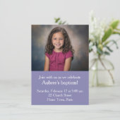 Einfaches Foto mit Lila Zig-Zag-Taufe Einladung (Stehend Vorderseite)