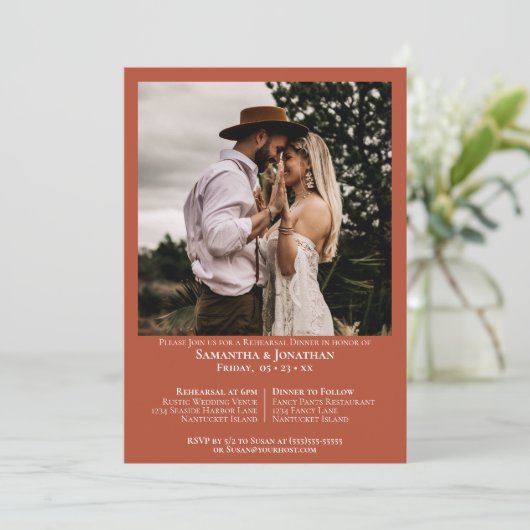 Einfaches Foto Terracotta Hochzeit Probe Dinner Einladung (Stehend Vorderseite)