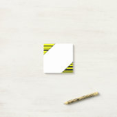 Einfaches Gelbes/das Biene-Inspirierte Schwarze Post-it Klebezettel (Auf Schreibtisch)