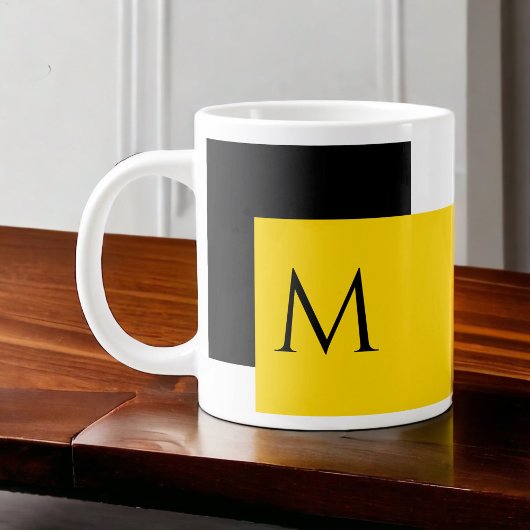 Einfaches gelbes Farbblock mit Monogramm-Initial Jumbo-Tasse