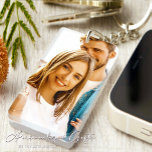 Einfaches Geschenk für Boyfriend Foto Schlüsselanhänger<br><div class="desc">Überraschen Sie Ihren Partner mit einer sinnvollen, persönlichen Begrüßung dieses Simple Custom Foto Schlüsselanhängers. Jeder Knoten von Liebe und gepflegtem Gedächtnis kann mit diesem einzigartigen Geschenk verewigt werden. Ein perfekter Sake, dieser Schlüsselanhänger beinhaltet ein Foto Ihrer Wahl, das einen wertvollen Augenblick zwischen Ihnen und Ihren Lieben einnimmt. Die Einfachheit des...</div>