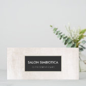 Einfaches Geschenkzertifikat in Weiß und Schwarz (Stehend Vorderseite)