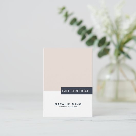 einfaches Geschenkzertifikat mit moderner Geometri Visitenkarte (Stehend Vorderseite)