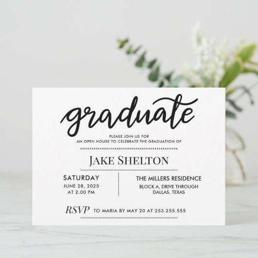 Einfaches Graduate Script Open House Abschluss Einladung (Stehend Vorderseite)