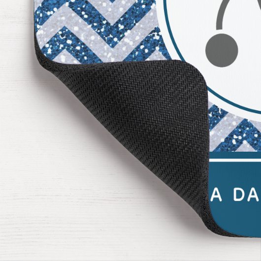 Einfaches graues PflegeStethoscope auf Blue Zickza Mousepad (Ecke)