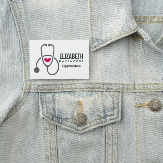 Einfaches graues PflegeStethoskop mit rotem Herzen Namensschild (Beispiel)