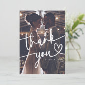 Einfaches handgeschriebenes Script Heart Wedding F Dankeskarte (Stehend Vorderseite)