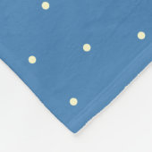 Einfaches, helles Blau und Cream Polka Dot Muster Fleecedecke (Ecke)