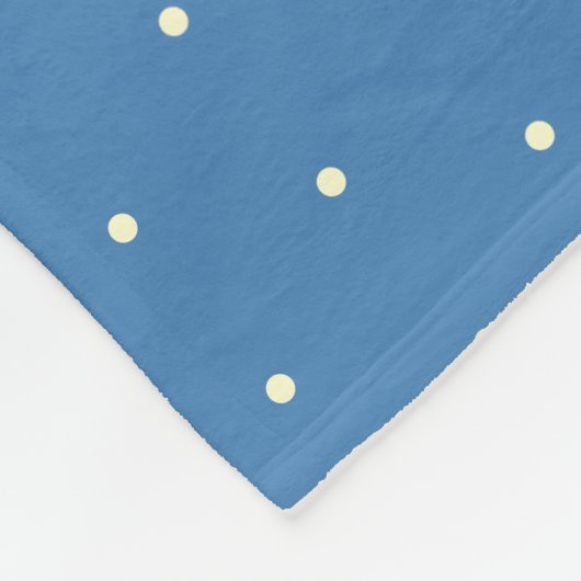 Einfaches, helles Blau und Cream Polka Dot Muster Fleecedecke (Ecke)