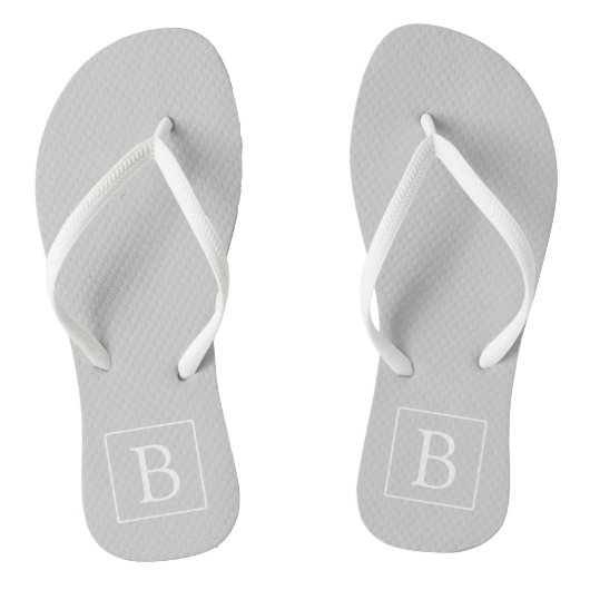Einfaches hellgraues Monogramm Badesandalen (Fußbett)