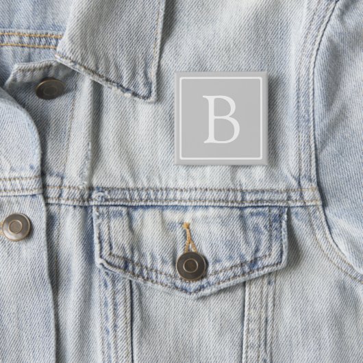 Einfaches hellgraues Monogramm Button (Beispiel)