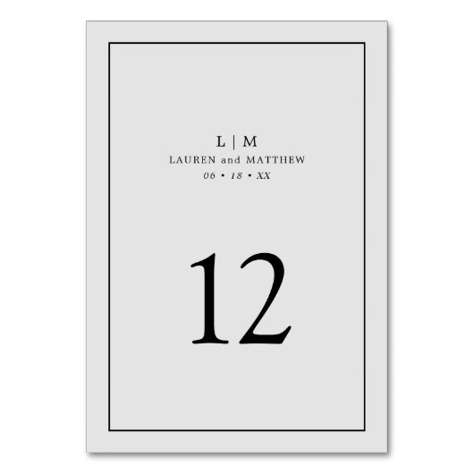 Einfaches hellgraues Monogramm Elegante Hochzeit Tischnummer (Vorderseite)
