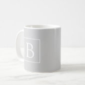 Einfaches hellgraues Monogramm Kaffeetasse (Vorderseite Links)