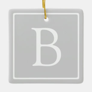 Einfaches hellgraues Monogramm Keramikornament