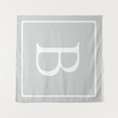 Einfaches hellgraues Monogramm Wandteppich (Vorderseite (Horizontal))