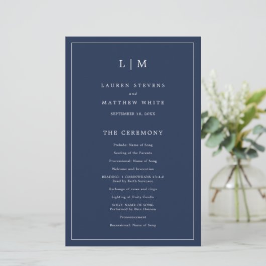 Einfaches Hochzeitsprogramm für Navy Blue Monogram (Stehend Vorderseite)