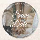 Einfaches Hochzeitsskript-Foto Save the Date elega Runder Pappuntersetzer (Vorderseite)