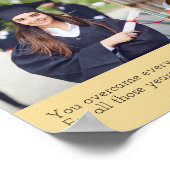 Einfaches klassisches Gelbpapier Happy Abschluss D Poster (Ecke)