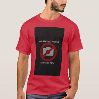 Einfaches klassisches Hemd T-Shirt