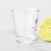 Einfaches Klassisches Monogramm Elegante Hochzeit Schnapsglas (Links)