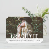 Einfaches Lässiges Graduate Foto Einladung (Stehend Vorderseite)