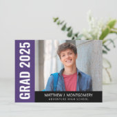 Einfaches Lila Schwarz-weißes Skript-Foto-Abschlus Ankündigung (Stehend Vorderseite)