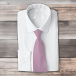 Einfaches Maul-Nebel Krawatte<br><div class="desc">Einfaches, solides mauves Nebel-Design.</div>
