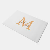 einfaches minimal add name monogramm orange braun fußmatte (Schrägansicht)