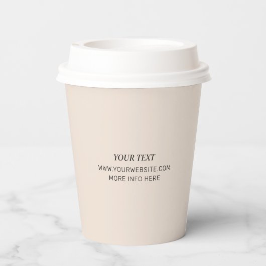 Einfaches Minimal-Beige-Logo Pappbecher (Rückseite)