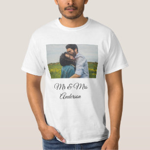 Einfaches Minimal-Mr-und-Mrs-fügen-Sie-Ihren-Namen T-Shirt
