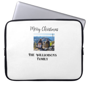 einfaches minimales frohe Weihnachten Familienname Laptopschutzhülle
