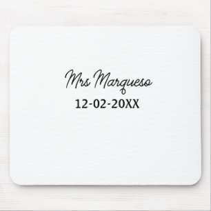 einfaches minimales Monogramm Frau Herr Name Datum Mousepad