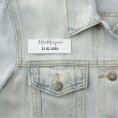 einfaches minimales Monogramm Frau Herr Name Datum Namensschild (Beispiel)