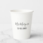 einfaches minimales Monogramm Frau Herr Name Datum Pappbecher (Rückseite)