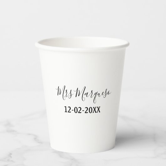 einfaches minimales Monogramm Frau Herr Name Datum Pappbecher (Vorderseite)