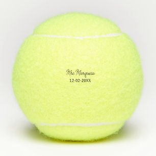 einfaches minimales Monogramm Frau Herr Name Datum Tennisbälle