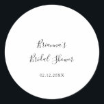 Einfaches Minimalistisches Brautparty Runder Aufkleber<br><div class="desc">Dieses einfache minimalistische Brautparty Gunst Aufkleber ist perfekt für einen modernen Polterabend. Das einfache und elegante Design zeichnet sich durch klassische und extravagante Schriftzeichen in Schwarz und Weiß aus.</div>