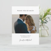 Einfaches Minimalistisches Hochzeitsszenario-Foto Dankeskarte (Stehend Vorderseite)