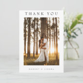 Einfaches Minimalistisches Hochzeitsszenario-Foto Dankeskarte (Stehend Vorderseite)