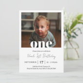 Einfaches Minimalistisches One Square Foto zum Geb Einladung (Stehend Vorderseite)