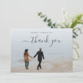 Einfaches Minimalskript mit 2 Foto Collage Hochzei Dankeskarte (Stehend Vorderseite)