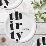 Einfaches modernes 30. Geburtstags-Party Pappteller<br><div class="desc">Einfache elegante Party-Teller aus dem 30. Jahrhundert mit fett formatierter Typografie und minimalistischem Design.</div>