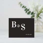 Einfaches modernes B/W-Monogramm QR-Code Save The Postkarte (Stehend Vorderseite)