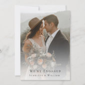 Einfaches, modernes Elegantes Foto Wir sind Verlob Einladung (Vorderseite)