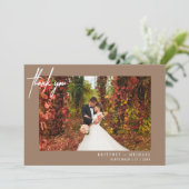 Einfaches modernes Foto Tan Wedding Dankeskarte (Stehend Vorderseite)