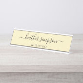 Einfaches modernes handgeschriebenes Pastellgelb Schreibtischnamensplakette (Vorderseite )