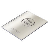 Einfaches modernes Logo auf Pearl Metallic Notizblock (Linke Seite)